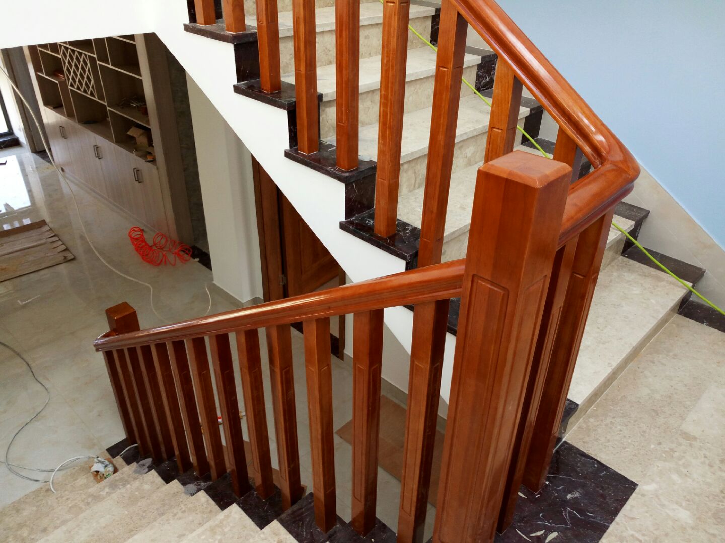 楼梯栏杆_欧式室内楼梯扶手简洁 户外木质楼梯防滑扶梯 楼梯栏杆 - 阿里巴巴