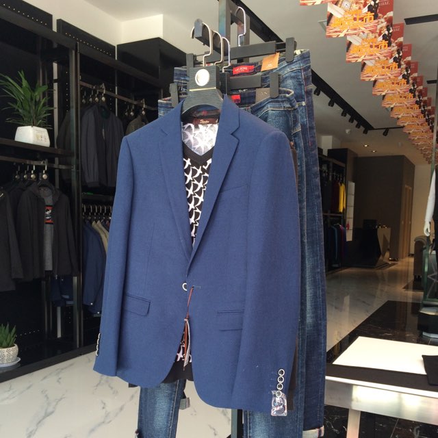 男装>>西服商品属性 产品名称: 堡西亚秋款休闲商务西服 尺码: 170