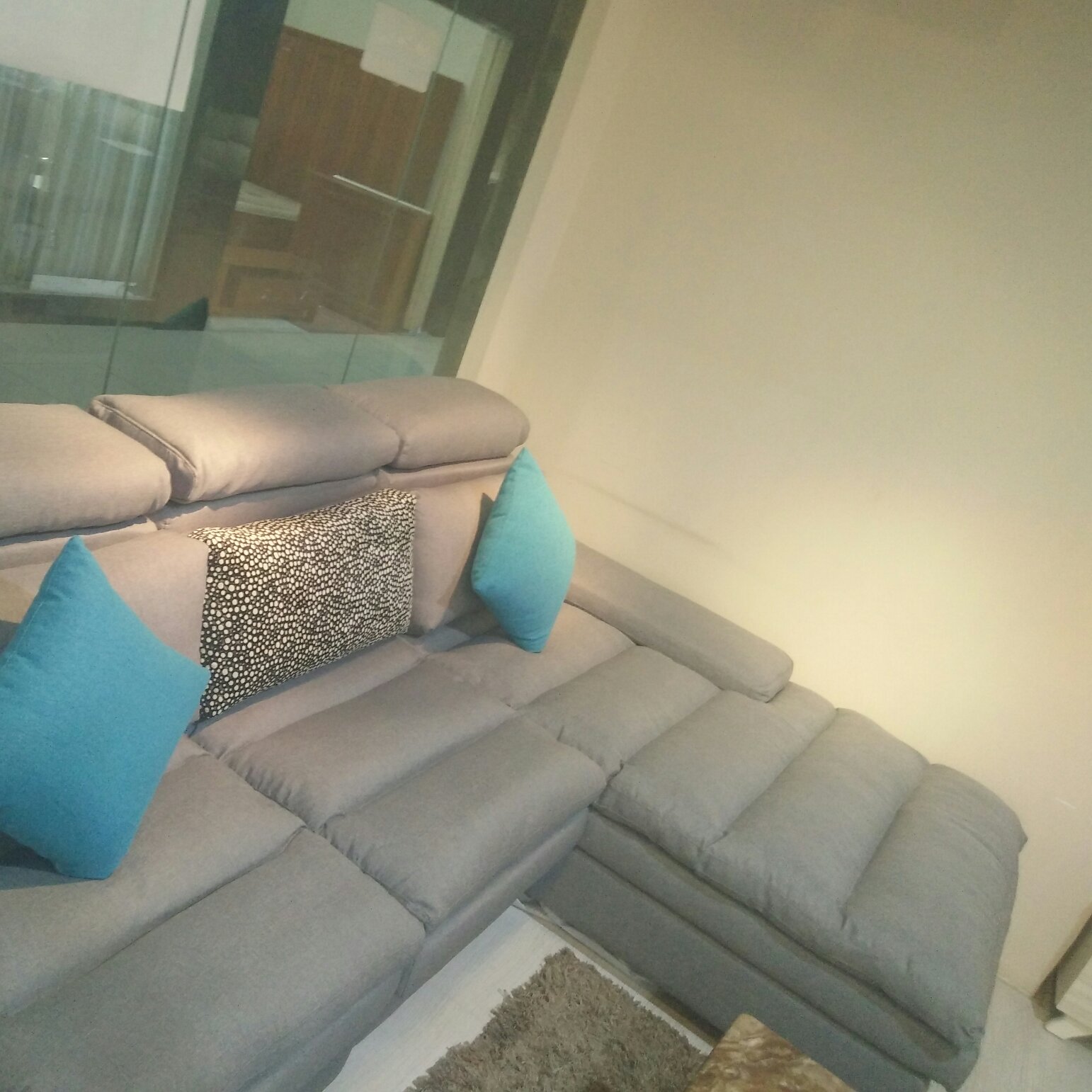 布艺沙发 商品简介 羽绒棉沙发  全实木框架  可